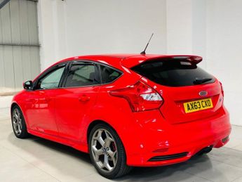 FORD FOCUS 2.0T EcoBoost ST-2 Hatchback 5dr Petrol Manual Euro 5 (s/s) (250