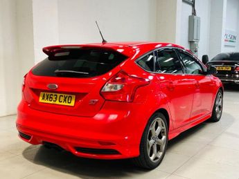 FORD FOCUS 2.0T EcoBoost ST-2 Hatchback 5dr Petrol Manual Euro 5 (s/s) (250