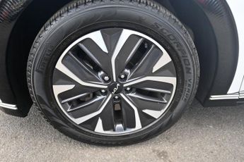 KIA EV6 77.4kWh Air Hatchback 5dr Electric Auto (225 bhp)
