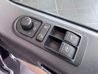 VOLKSWAGEN CARAVELLE 2.0 BiTDI BlueMotion Tech Executive MPV 5dr Diesel DSG 4Motion E