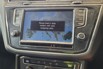 VOLKSWAGEN TIGUAN 2.0 TDI BlueMotion Tech SE Navigation SUV 5dr Diesel DSG 4Motion