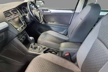 VOLKSWAGEN TIGUAN 2.0 TDI BlueMotion Tech SE Navigation DSG 4Motion (150ps) REAR P