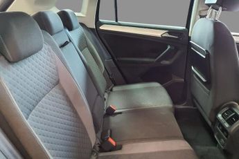 VOLKSWAGEN TIGUAN 2.0 TDI BlueMotion Tech SE Navigation DSG 4Motion (150ps) REAR P