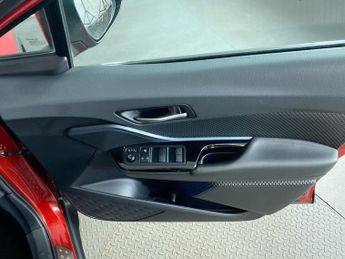 TOYOTA CHR 2.0 DESIGN 5d AUTO 181 BHP