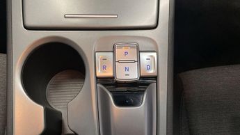 HYUNDAI KONA 64kWh Premium SUV 5dr Electric Auto (10.5kW Charger) (204 ps)