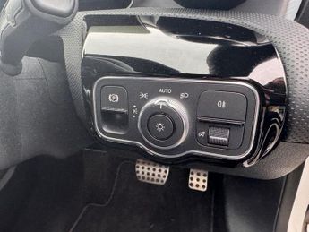 MERCEDES-BENZ CLA 1.3 CLA200 AMG Line Coupe 4dr Petrol 7G-DCT Euro 6 (s/s) (163 ps