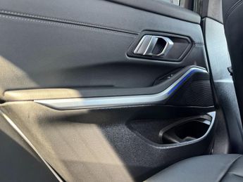 BMW 3 SERIES 2.0 330i M Sport Saloon 4dr Petrol Auto Euro 6 (s/s) (258 ps) * 