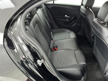 MERCEDES-BENZ A-CLASS 1.3 A180 SE (Executive) Hatchback 5dr Petrol Manual Euro 6 (s/s)