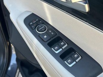KIA SORENTO 2.2 CRDi KX-4 SUV 5dr Diesel Auto AWD Euro 6 (197 bhp)