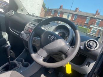 TOYOTA AYGO 1.0 VVT-i + Hatchback 5dr Petrol Manual Euro 4 (67 bhp)