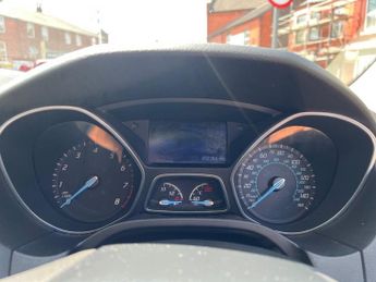 FORD FOCUS 1.6 Zetec Estate 5dr Petrol Powershift Euro 5 (125 ps)