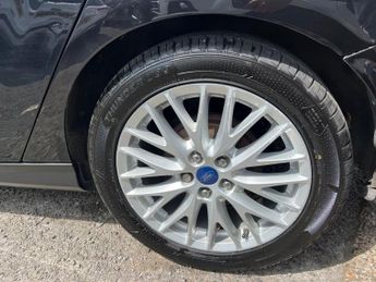 FORD FOCUS 1.6 Zetec Estate 5dr Petrol Powershift Euro 5 (125 ps)