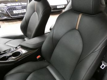 TOYOTA CAMRY 2.5 VVT-h Excel Saloon 4dr Petrol Hybrid CVT Euro 6 (s/s) (218 p