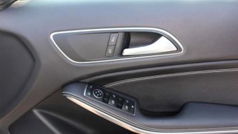 MERCEDES-BENZ GLA 1.6 GLA180 Urban Edition SUV 5dr Petrol 7G-DCT Euro 6 (s/s) (122