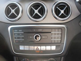 MERCEDES-BENZ GLA 1.6 GLA180 Urban Edition SUV 5dr Petrol 7G-DCT Euro 6 (s/s) (122