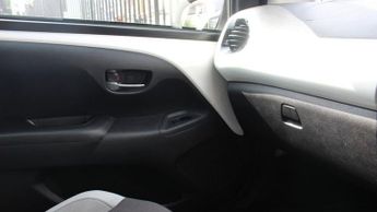 TOYOTA AYGO 1.0 VVT-i x-press Hatchback 5dr Petrol x-shift Euro 6 (68 ps)