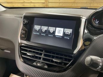 PEUGEOT 2008 1.6 VTi Allure SUV 5dr Petrol Auto Euro 5 (120 ps)