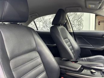 LEXUS IS 2.5 300h Advance Saloon 4dr Petrol Hybrid E-CVT Euro 6 (s/s) (22