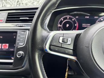 VOLKSWAGEN TIGUAN 2.0 TDI BlueMotion Tech R-Line SUV 5dr Diesel DSG 4Motion Euro 6