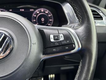 VOLKSWAGEN TIGUAN 2.0 TDI BlueMotion Tech R-Line SUV 5dr Diesel DSG 4Motion Euro 6