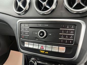 MERCEDES-BENZ GLA CLASS 1.6 GLA200 SE (Executive) SUV 5dr Petrol Manual Euro 6 (s/s) (15