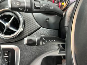 MERCEDES-BENZ GLA CLASS 1.6 GLA200 SE (Executive) SUV 5dr Petrol Manual Euro 6 (s/s) (15