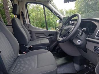 FORD TRANSIT 2.0 460 EcoBlue Trend Minibus 5dr Diesel Auto RWD L4 H3 Euro 6 (