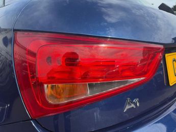 AUDI A1 1.4 TFSI S line Sportback 5dr Petrol S Tronic Euro 5 (s/s) (122 