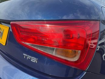 AUDI A1 1.4 TFSI S line Sportback 5dr Petrol S Tronic Euro 5 (s/s) (122 