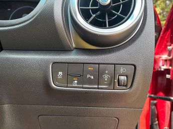 HYUNDAI KONA 64kWh Premium SUV 5dr Electric Auto (10.5kW Charger) (204 ps)
