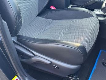 TOYOTA AURIS 1.8 VVT-h Excel Hatchback 5dr Petrol Hybrid CVT Euro 6 (s/s) (13