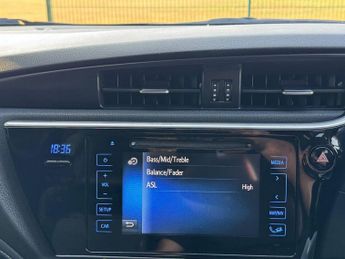 TOYOTA AURIS 1.8 VVT-h Excel Hatchback 5dr Petrol Hybrid CVT Euro 6 (s/s) (13