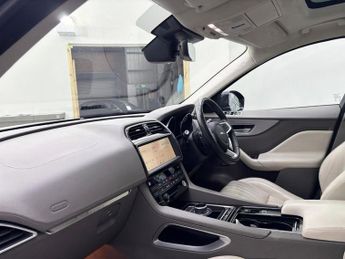 JAGUAR F-PACE 2.0 D180 Portfolio SUV 5dr Diesel Auto AWD Euro 6 (s/s) (180 ps)