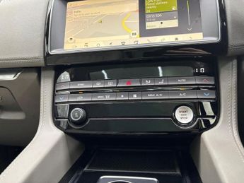 JAGUAR F-PACE 2.0 D180 Portfolio SUV 5dr Diesel Auto AWD Euro 6 (s/s) (180 ps)