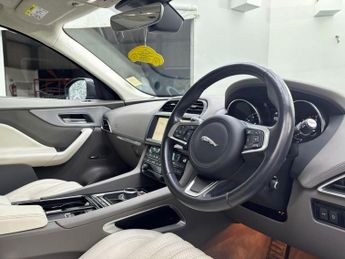 JAGUAR F-PACE 2.0 D180 Portfolio SUV 5dr Diesel Auto AWD Euro 6 (s/s) (180 ps)