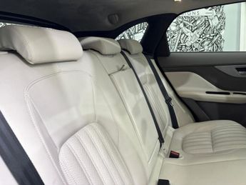 JAGUAR F-PACE 2.0 D180 Portfolio SUV 5dr Diesel Auto AWD Euro 6 (s/s) (180 ps)
