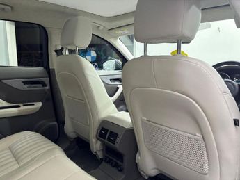 JAGUAR F-PACE 2.0 D180 Portfolio SUV 5dr Diesel Auto AWD Euro 6 (s/s) (180 ps)