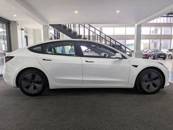 TESLA Model 3 Standard Range Plus Saloon 4dr Electric Auto RWD (241 bhp)
