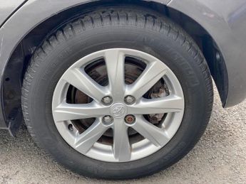 TOYOTA YARIS 1.5 VVT-h T4 Hatchback 5dr Petrol Hybrid CVT Euro 5 (101 ps)