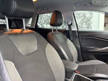 VAUXHALL GRANDLAND X 1.6 13.2kWh Business Edition Nav SUV 5dr Petrol Plug-in Hybrid A