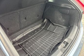 VOLVO V40 1.5 T3 GPF Inscription Hatchback 5dr Petrol Auto Euro 6 (s/s) (1