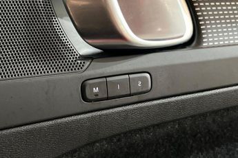 VOLVO XC40 2.0 B5 MHEV R-Design Pro SUV 5dr Petrol Hybrid Auto AWD Euro 6 (