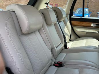 LAND ROVER RANGE ROVER SPORT 3.0 SD V6 HSE SUV 5dr Diesel Auto 4WD Euro 5 (255 bhp)