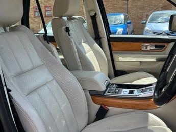 LAND ROVER RANGE ROVER SPORT 3.0 SD V6 HSE SUV 5dr Diesel Auto 4WD Euro 5 (255 bhp)