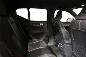 VOLVO XC40 1.5 T3 R-Design SUV 5dr Petrol Auto Euro 6 (s/s) (163 ps) 1 Prev