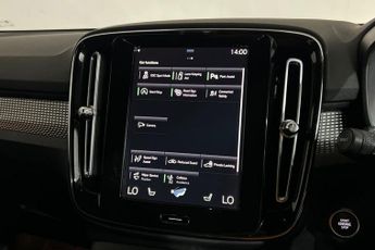 VOLVO XC40 1.5 T3 R-Design SUV 5dr Petrol Auto Euro 6 (s/s) (163 ps) 1 Prev