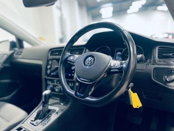 VOLKSWAGEN E-GOLF 35.8kWh e-Golf Hatchback 5dr Electric Auto (136 ps)
