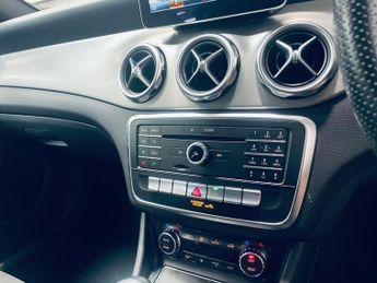 MERCEDES-BENZ GLA 1.6 GLA200 AMG Line SUV 5dr Petrol Manual Euro 6 (s/s) (156 ps)