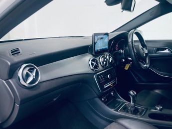 MERCEDES-BENZ GLA 1.6 GLA200 AMG Line SUV 5dr Petrol Manual Euro 6 (s/s) (156 ps)