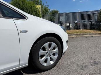 VAUXHALL ASTRA 1.6 16v Design Hatchback 5dr Petrol Auto Euro 5 (115 ps)